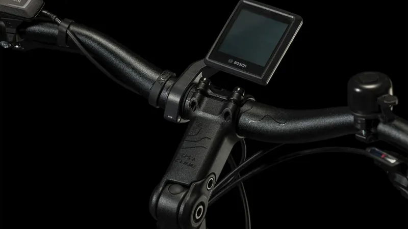 Cube Touring Hybrid Pro 625 Trekking Electric Bike in Black-2